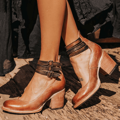 Elegant Comfort Sandals with Ergonomic Sole