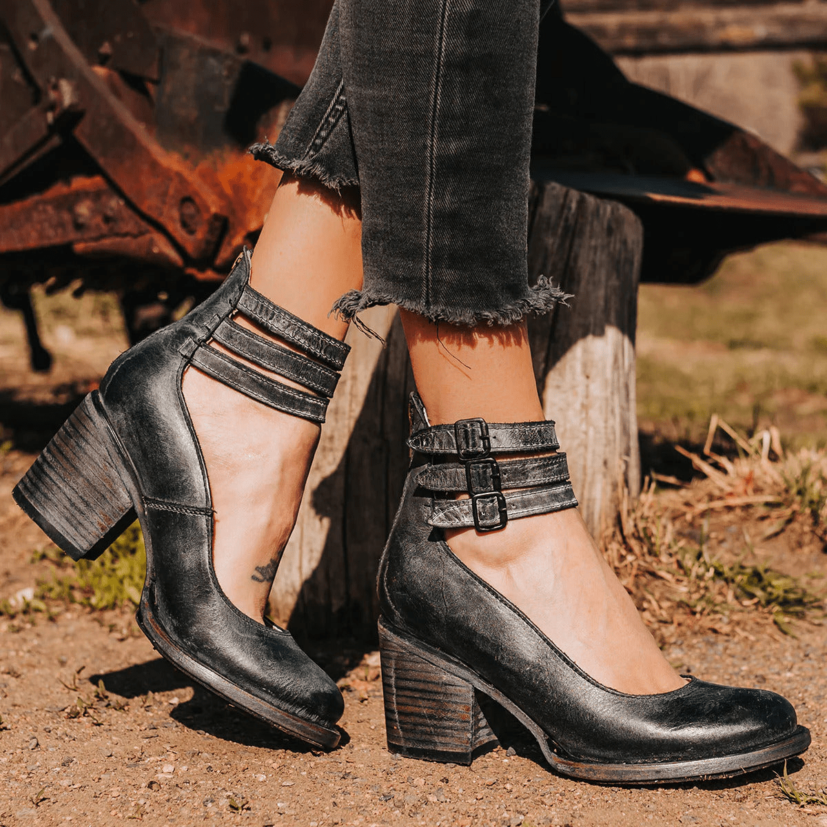 Elegant Comfort Sandals with Ergonomic Sole