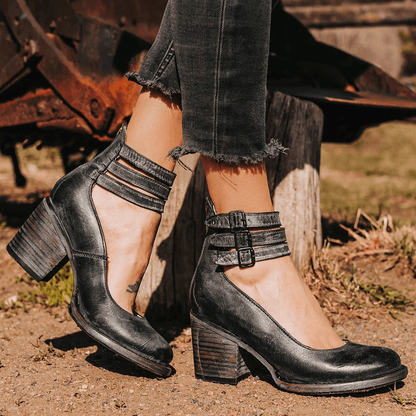 Elegant Comfort Sandals with Ergonomic Sole