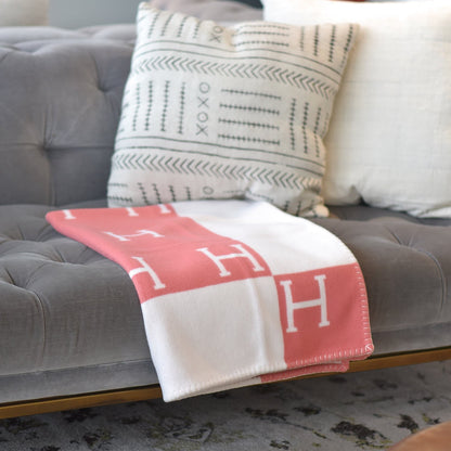 Soft Throw Blanket — Warm and Lightweight Comfort