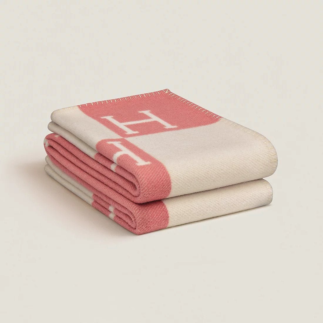 Soft Throw Blanket — Warm and Lightweight Comfort