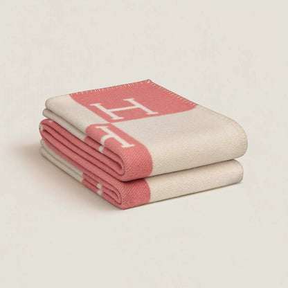 Soft Throw Blanket — Warm and Lightweight Comfort