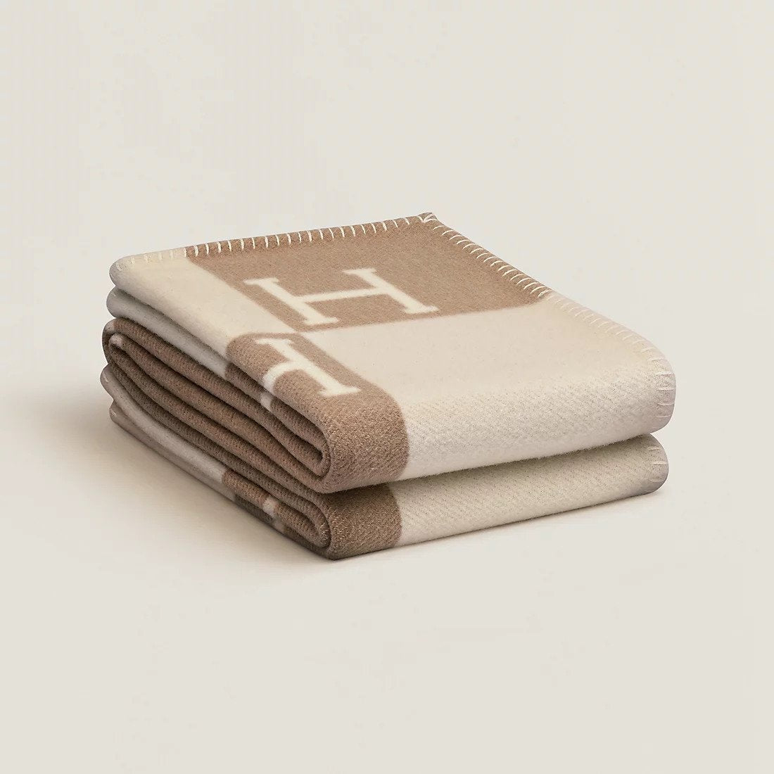 Soft Throw Blanket — Warm and Lightweight Comfort