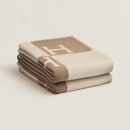 Soft Throw Blanket — Warm and Lightweight Comfort