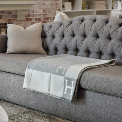 Soft Throw Blanket — Warm and Lightweight Comfort