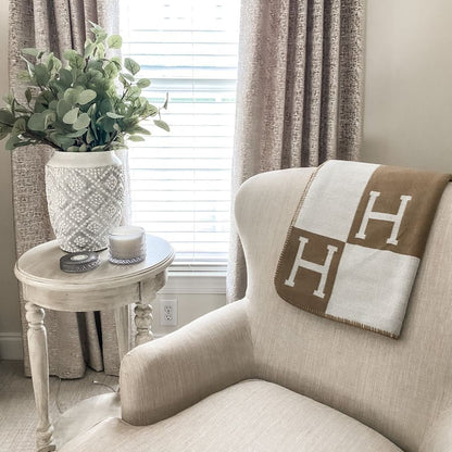 Soft Throw Blanket — Warm and Lightweight Comfort