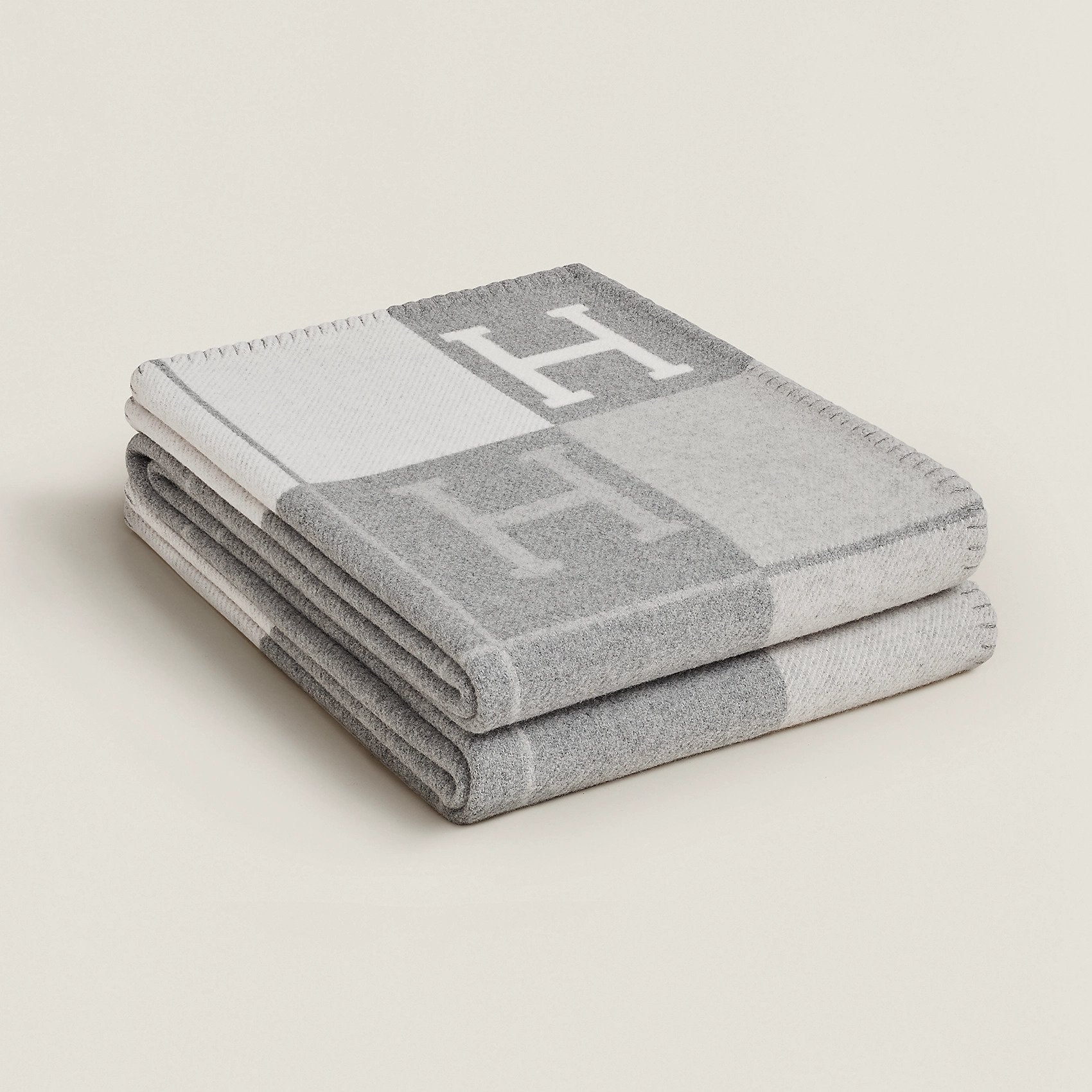 Soft Throw Blanket — Warm and Lightweight Comfort