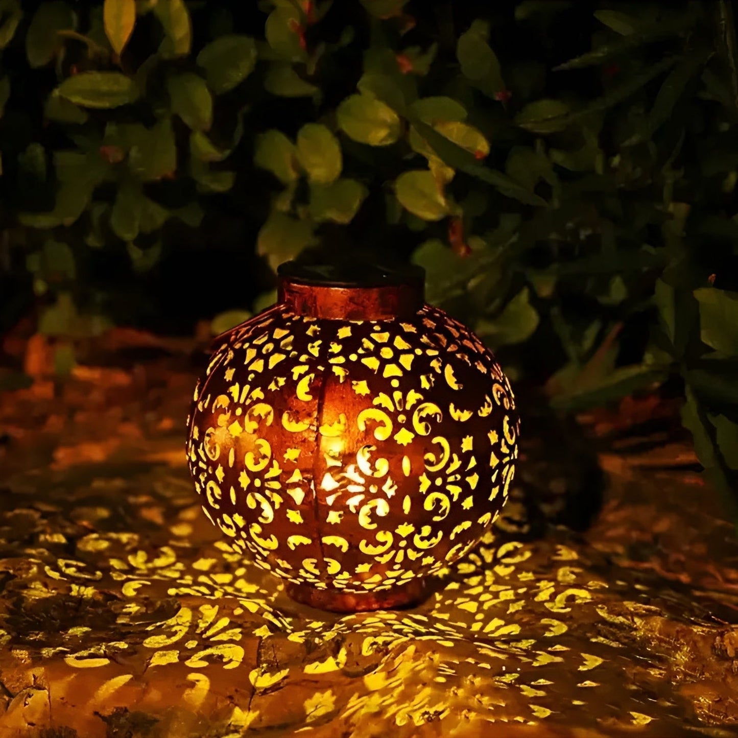 Vintage Solar Garden Lamp — Elegant Weatherproof Light