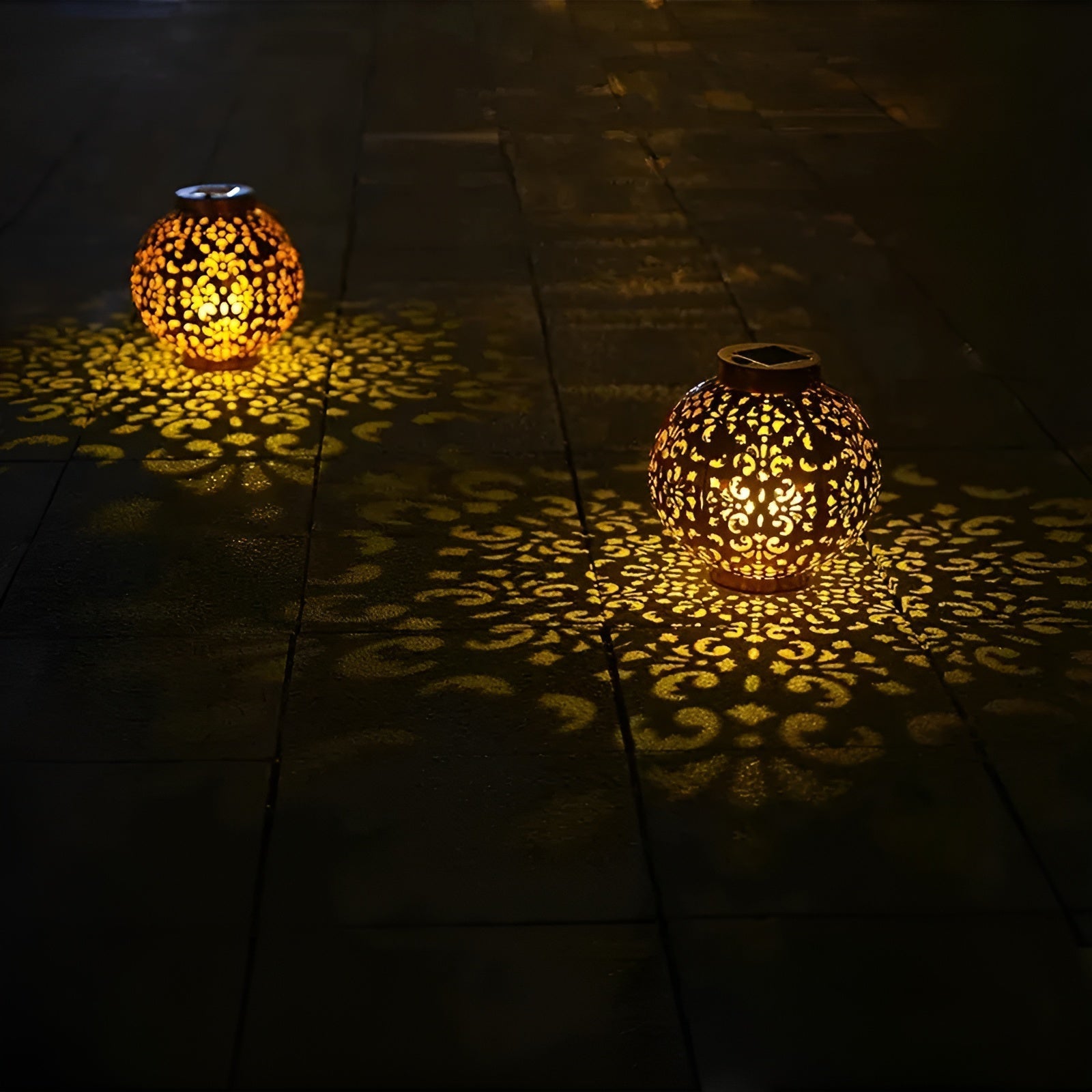 Vintage Solar Garden Lamp — Elegant Weatherproof Light