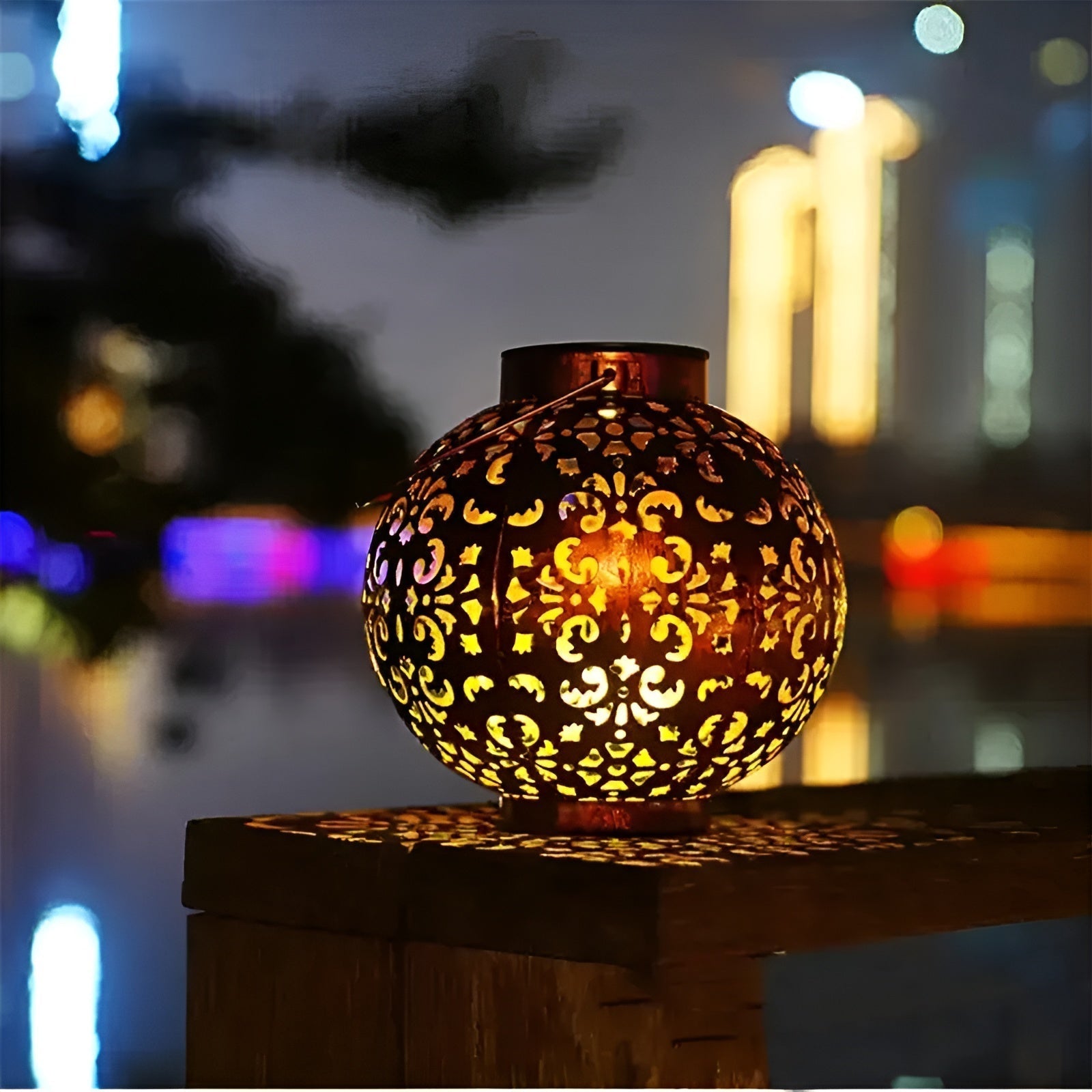 Vintage Solar Garden Lamp — Elegant Weatherproof Light