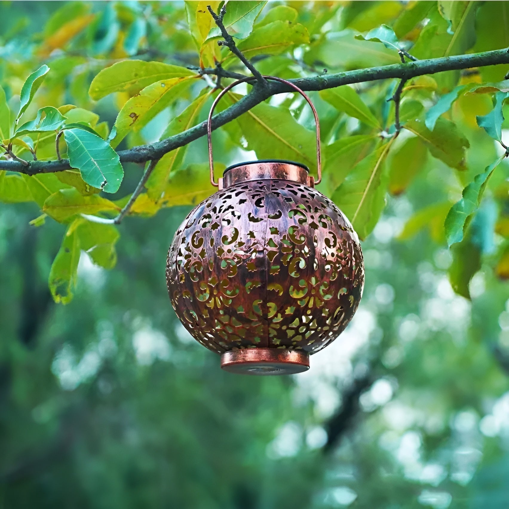 Vintage Solar Garden Lamp — Elegant Weatherproof Light