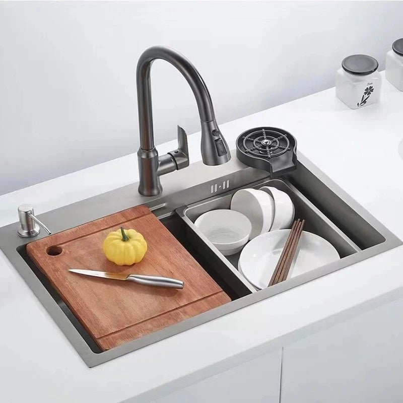 Kitchen Faucet With Pull-Out Sprayer & 360° Swivel