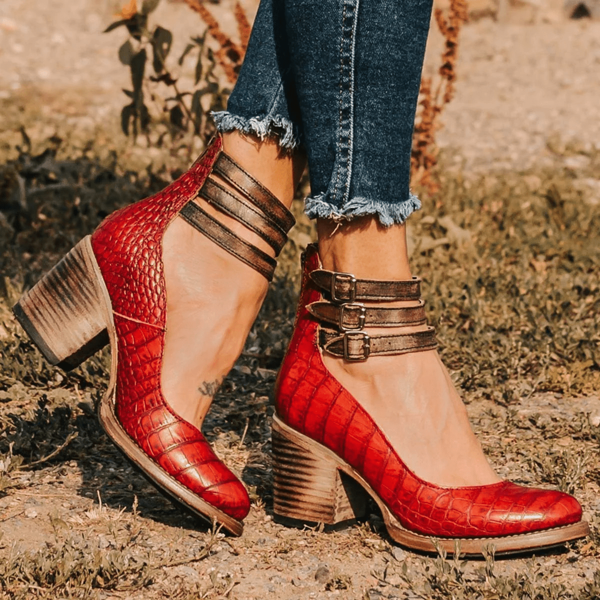 Elegant Comfort Sandals with Ergonomic Sole