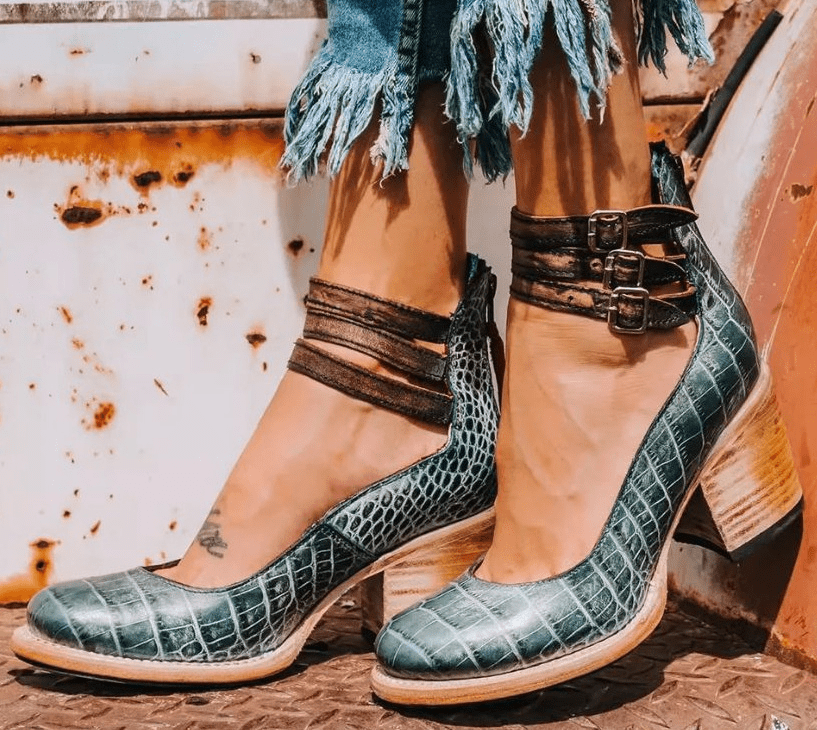 Elegant Comfort Sandals with Ergonomic Sole