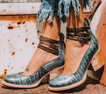 Elegant Comfort Sandals with Ergonomic Sole